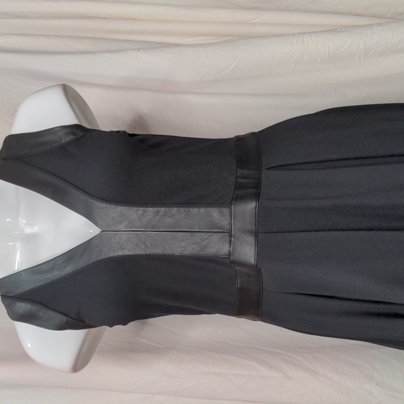 Stefanel Black Sleeveless V-Neck Dress Faux Leather Stitched Panels - Picture 3 of 12